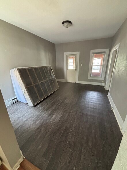 Building Photo - 539 Chippewa St