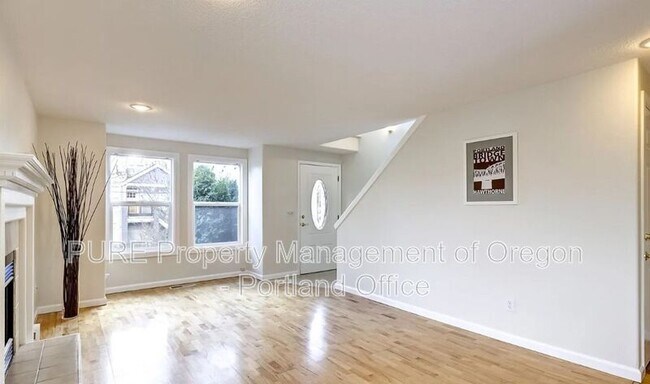 Building Photo - 310 NE Morris St