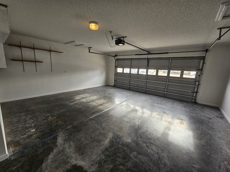 Building Photo - 1503 Flushing Dr