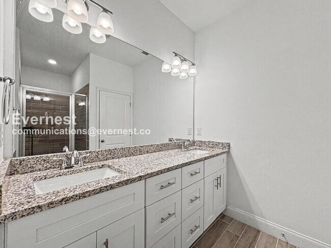 Building Photo - Limited Time Special Offer / 4 Bed, 3.5 Bath Home with Garage / Pet-Friendly / Vouchers Accepted ...