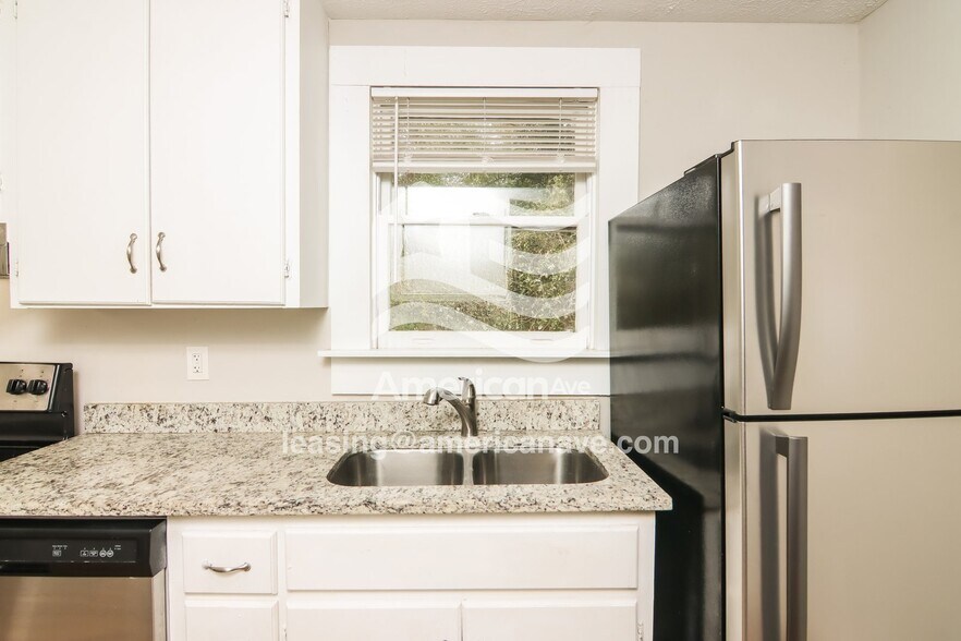 Building Photo - 154 Pine Cir