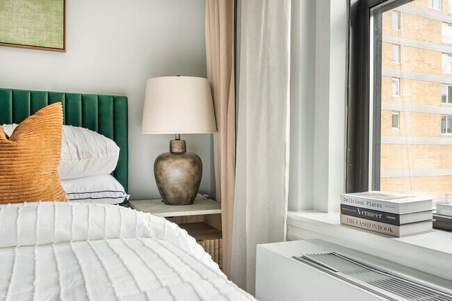 Building Photo - 240 W 73rd St