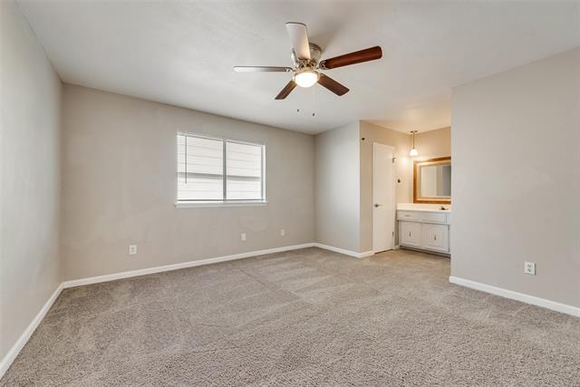 Building Photo - 2218 Meadowglen Dr