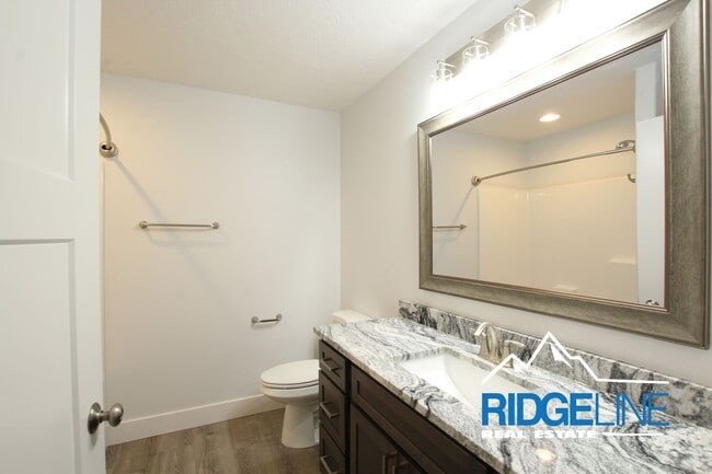 Building Photo - Newer Built Townhome Ready for Lease!
