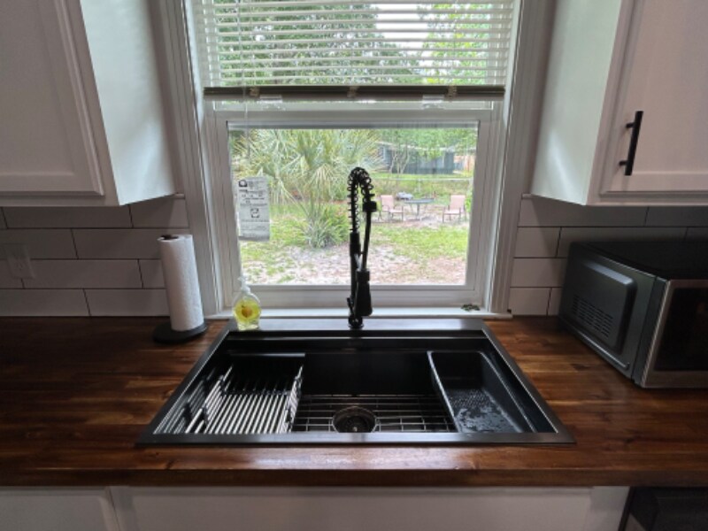 Building Photo - 7424 Roslyn Rd