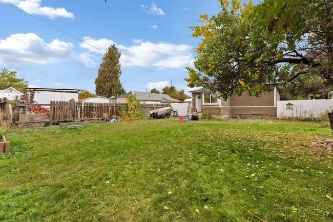 Building Photo - 1517 W Nora Ave