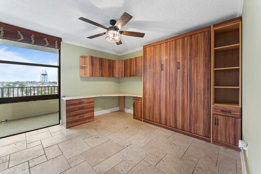 Building Photo - 2200 Ocean Dr S
