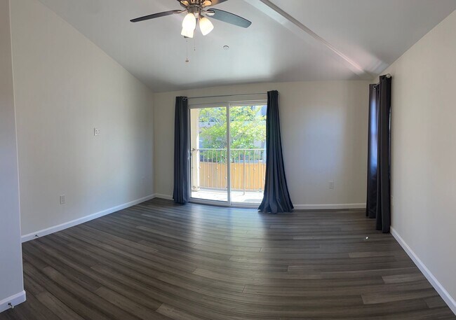 Building Photo - Move in Special!! Beautiful 4 bed/4.5 bath...