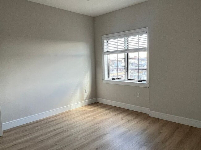 Building Photo - 1-Bedroom Retreat with Granite Finishes in...
