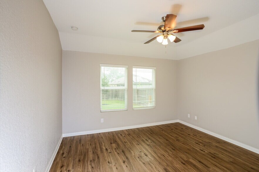 Building Photo - 1036 Raceland Rd