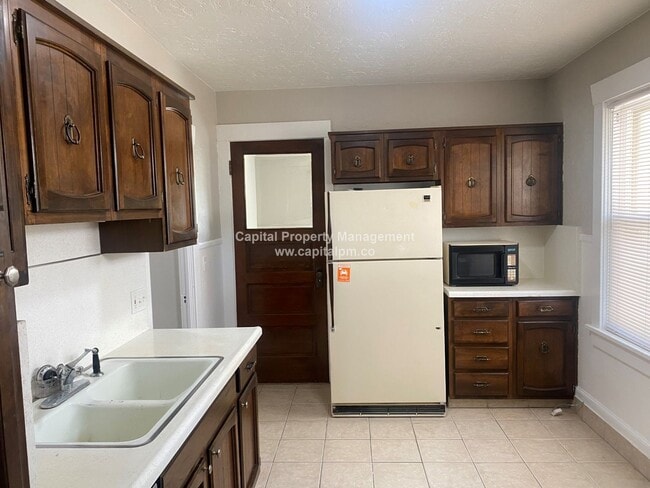 Building Photo - 2 Bedroom House
