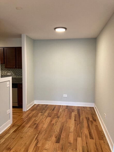 Building Photo - 696 Elm Pl