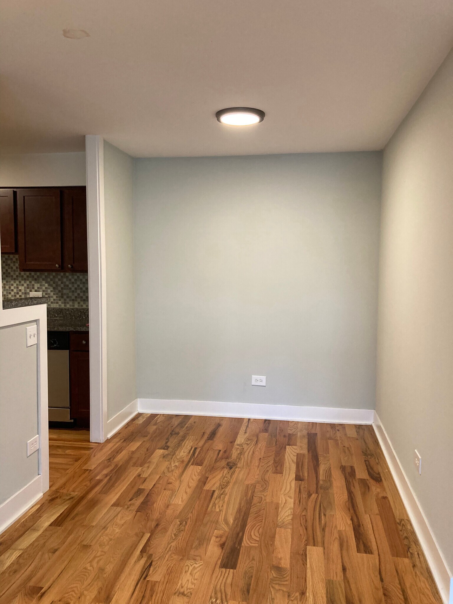 Building Photo - 696 Elm Pl