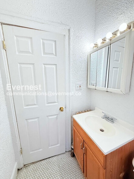 Building Photo - 13909 Hartwell St