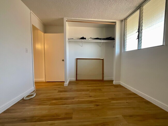 Building Photo - Convenient 2/2/1 with Lanai