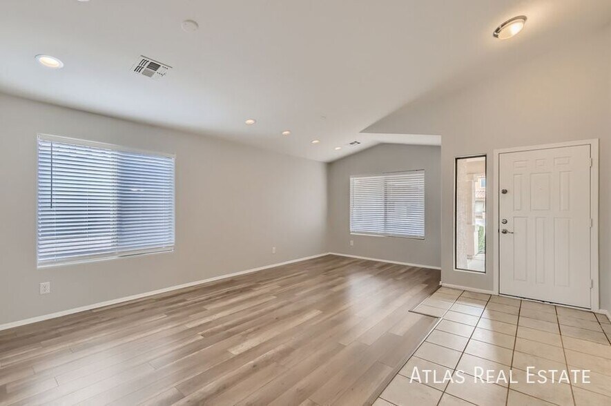 Building Photo - 5338 N Ormondo Way