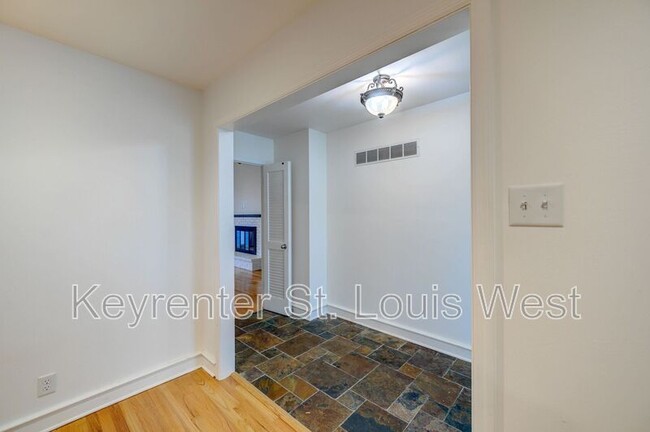 Building Photo - 10602 Tioga Ct