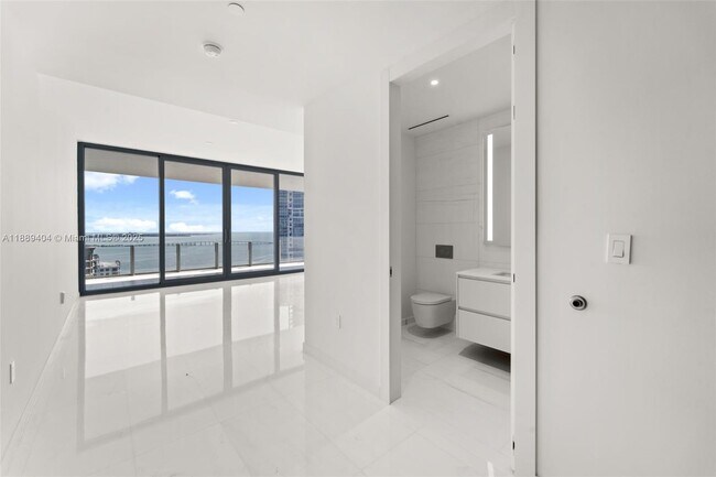 Building Photo - 300 Biscayne Blvd Way