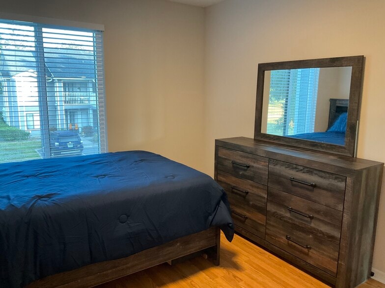 Building Photo - 9532 Darien Ave