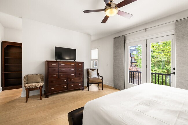 Building Photo - 1408 Pleasant St