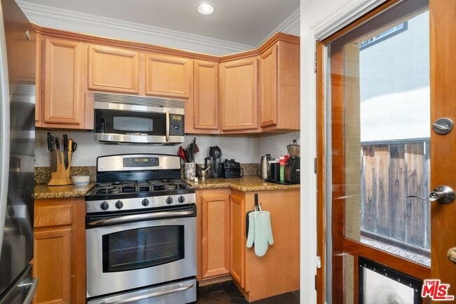 Building Photo - 1659 Ellsmere Ave