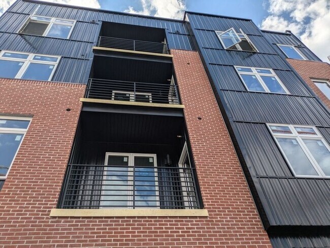 Building Photo - 4512 Lancaster Ave