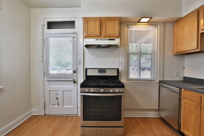 Building Photo - 212 E Patterson Ave