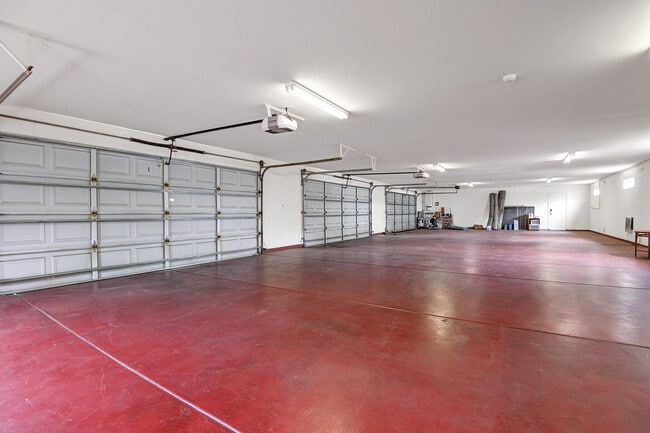 Building Photo - 2005 E Racquet Club Rd