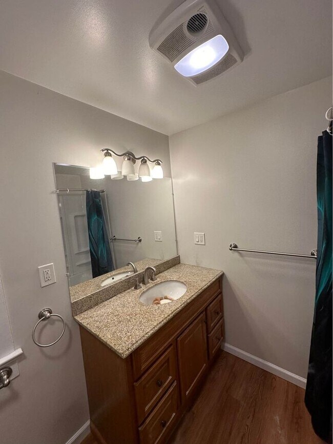 Building Photo - 1250 S 6th Ave