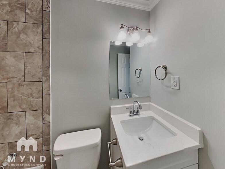 Building Photo - 1609 Rushing St