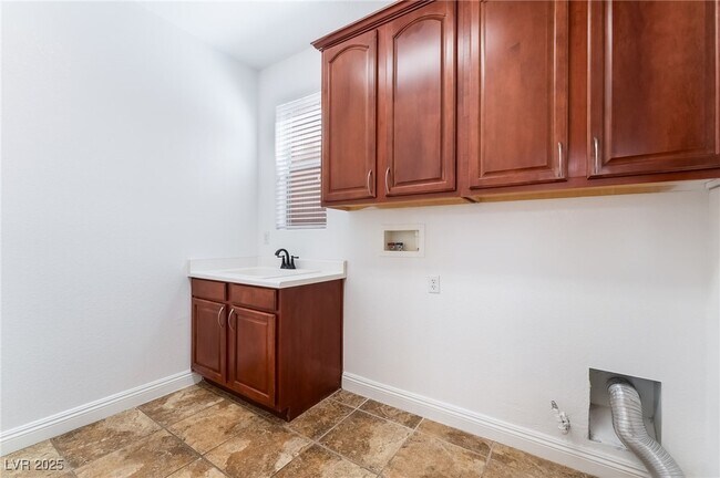 Building Photo - 9592 Staff Ln