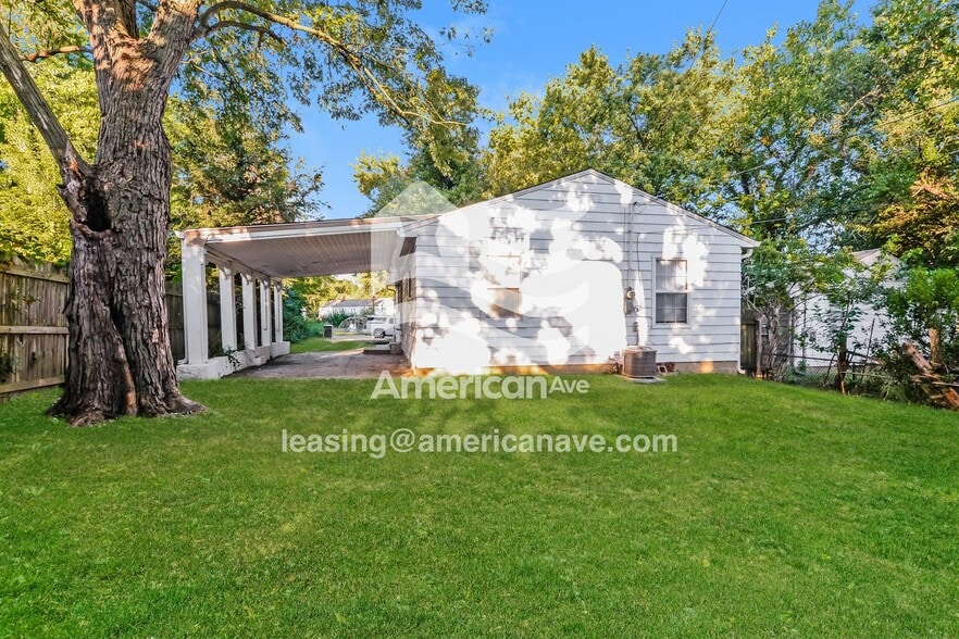 Building Photo - 1933 Dequincy St