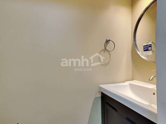 Building Photo - 7730 Hillsdowne Cir