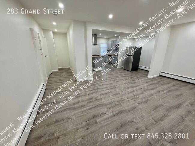 Building Photo - 283 Grand St