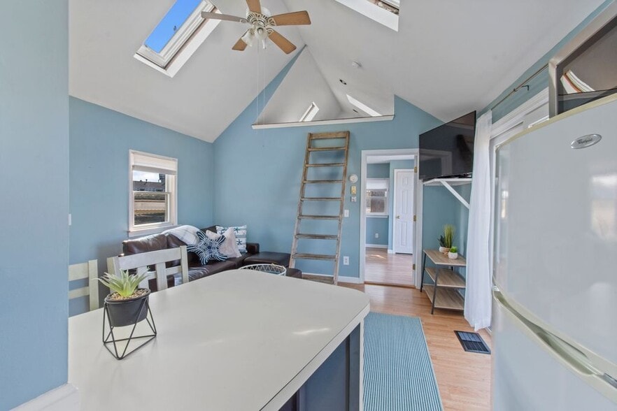 Building Photo - 12 Lower County Rd