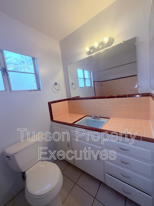 Building Photo - 4741 E 2nd St