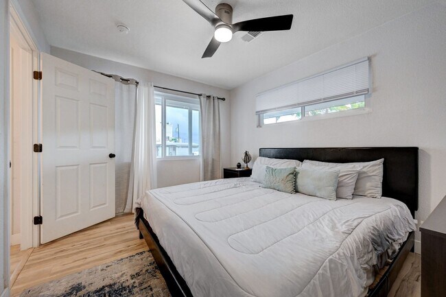 Building Photo - Fully Furnished or Unfurnished 3 BR / NO HOA