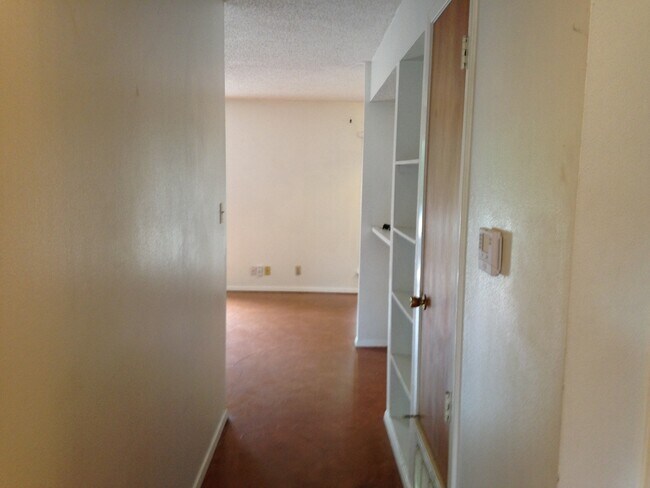 Building Photo - 500 E Riverside Dr