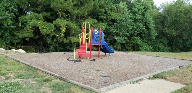 Building Photo - 2701 Logan Cir