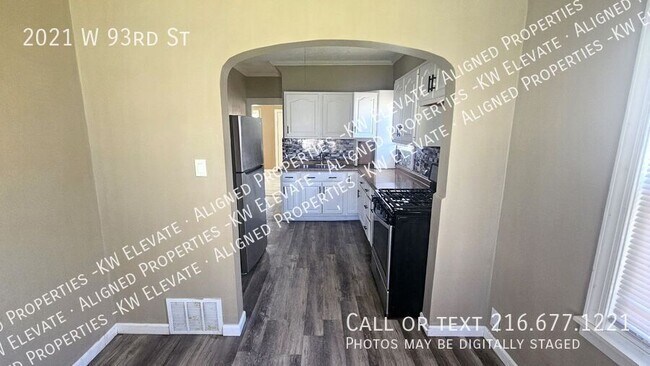 Building Photo - 2021 W 93rd St