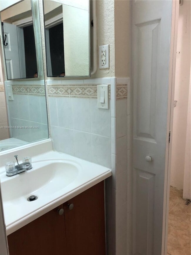 Building Photo - 11860 SW 168th Terrace