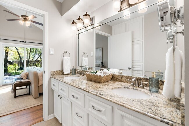 Building Photo - 1936 Foxtail Pl