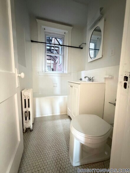 Building Photo - 288 Chestnut Hill Ave