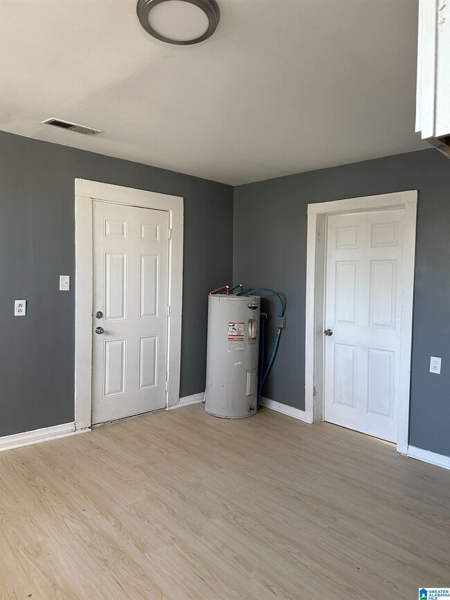 Building Photo - 315 3rd Ave N