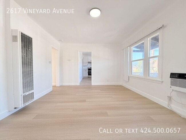 Building Photo - 2617 Vineyard Ave