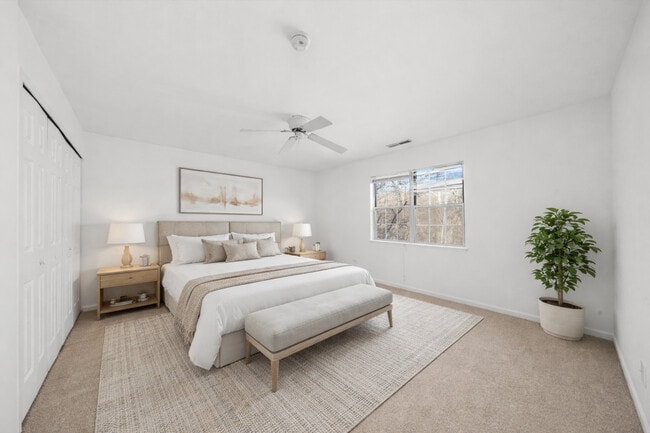 Building Photo - 430 Normandie Ln