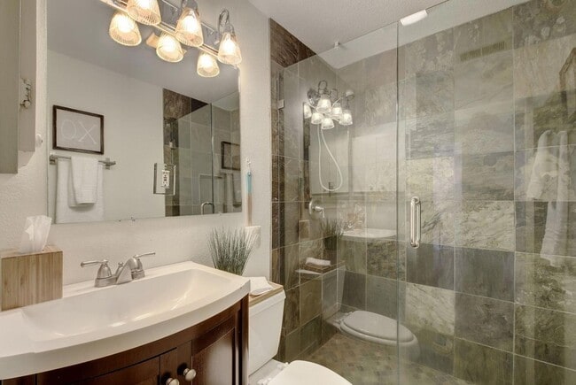 Building Photo - 1909 Winsted Ln