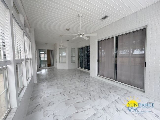 Building Photo - Spacious & Stylish 4-Bedroom Home Near Hur...