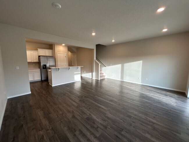 Building Photo - 3 Bedroom / 2.5 Bathroom Townhouse in NW R...