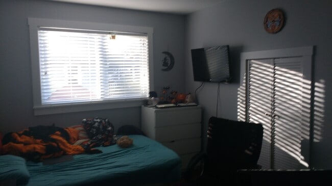 Building Photo - 96 Floral Ave